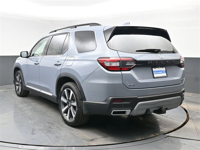 Used 2023 Honda Pilot Touring image 7