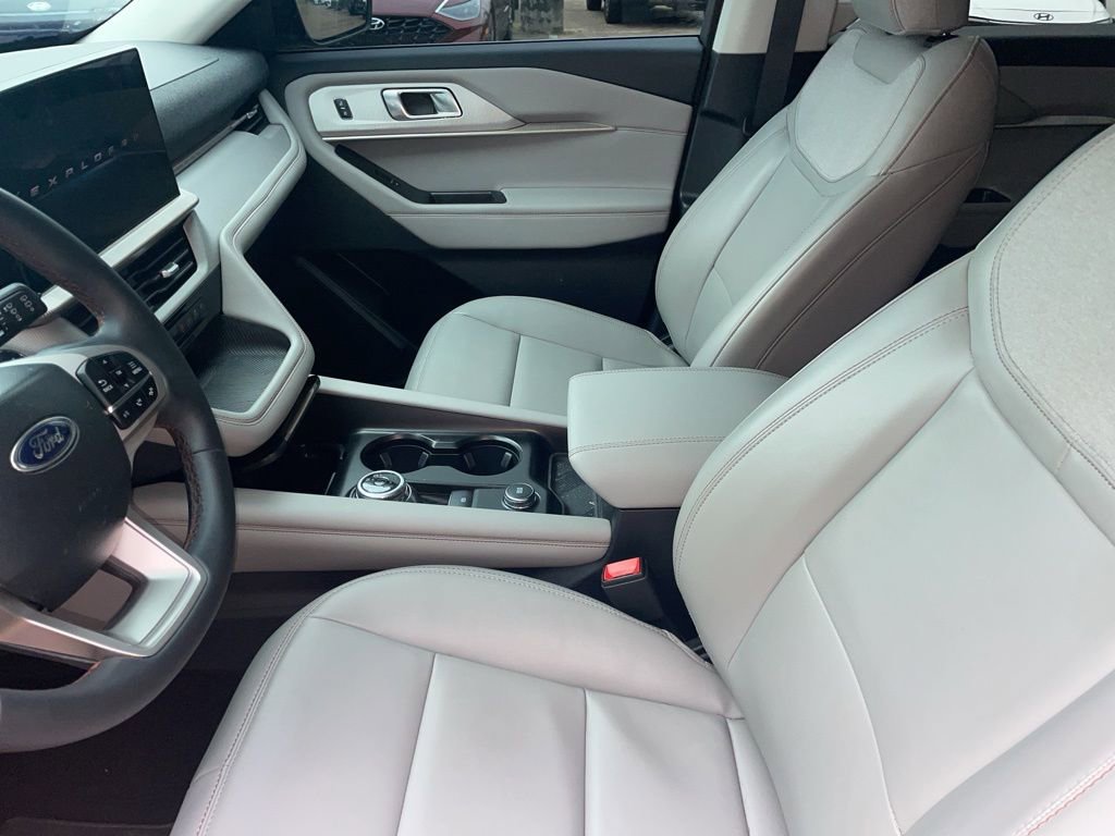 Used 2025 Ford Explorer Active w/ Active Comfort Package image 21