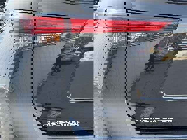 Used 2023 Toyota Highlander Limited image 6