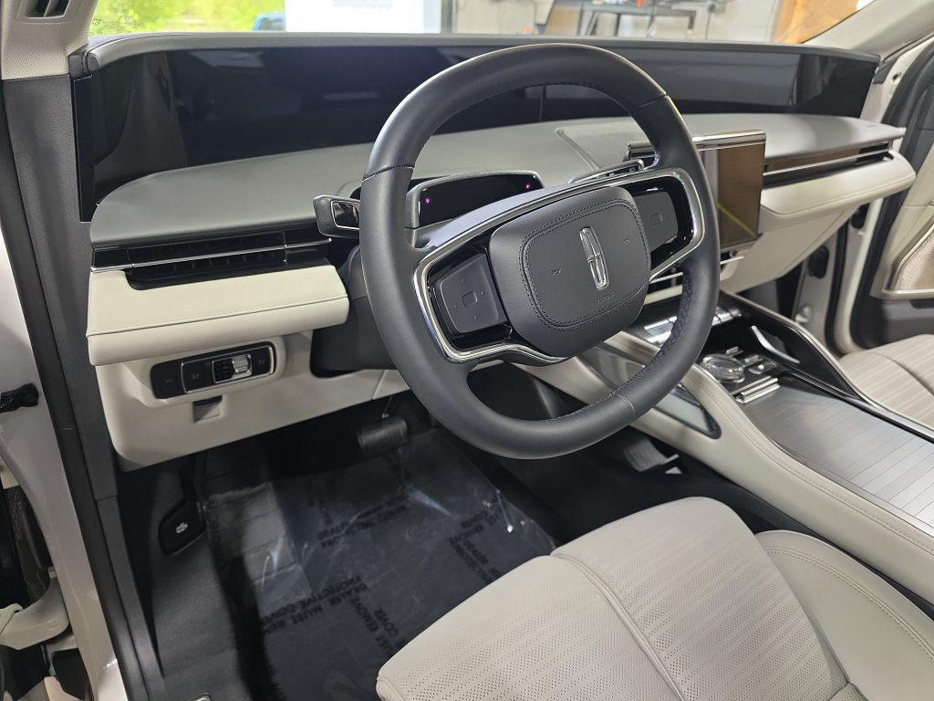 Used 2026 Lincoln Nautilus Reserve AWD/4WD image 15