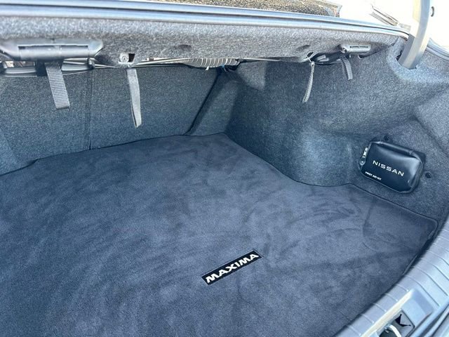 Used 2022 Nissan Maxima SR w/ Sport Mat Group FWD image 13