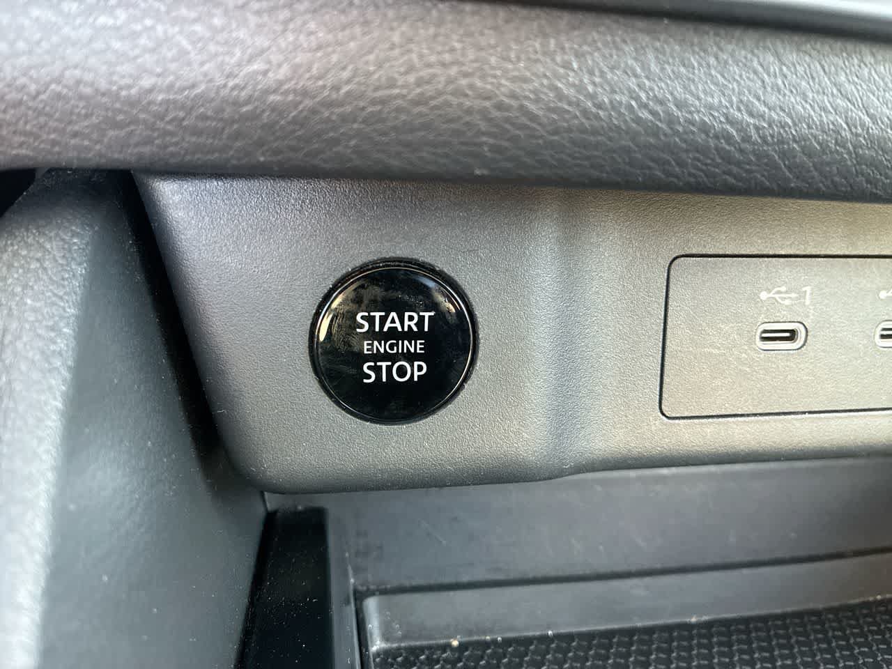 Used 2025 Nissan Rogue SV FWD image 16
