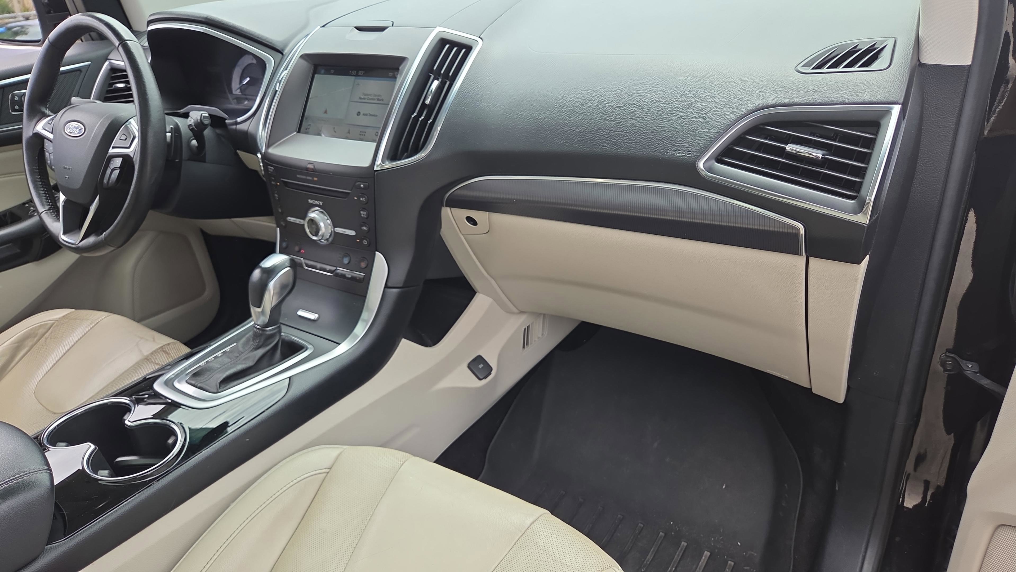 Used 2018 Ford Edge Titanium w/ Equipment Group 301A FWD image 16