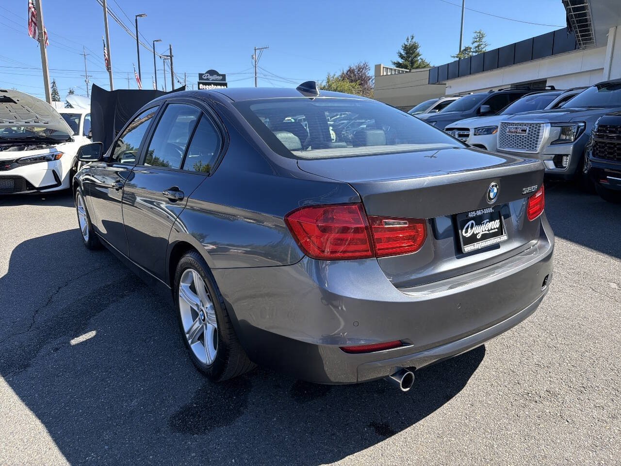 Used 2014 BMW 320i Sedan RWD image 4