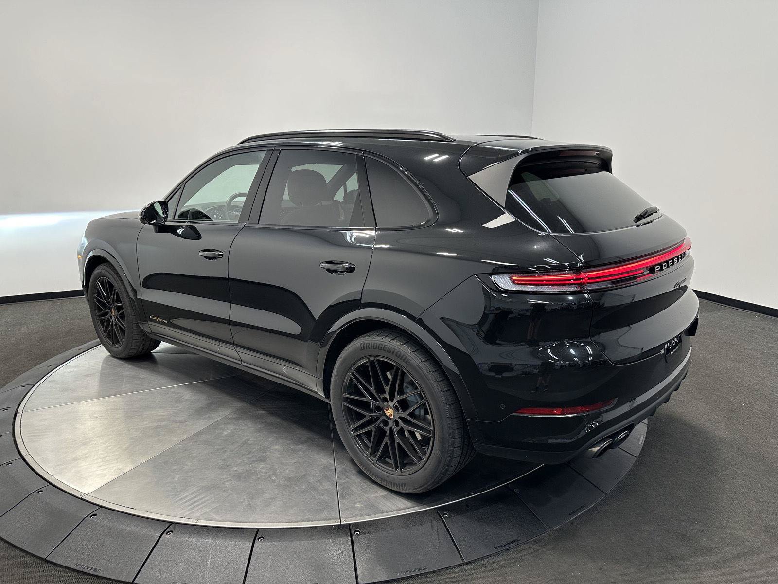 Used 2026 Porsche Cayenne AWD/4WD image 3