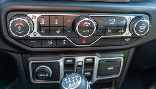 Used 2018 Jeep Wrangler Unlimited Sahara w/ LED Lighting Group image 26