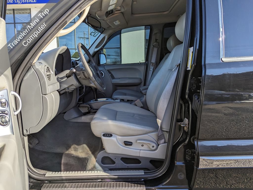 Used 2005 Jeep Liberty Limited AWD/4WD image 14