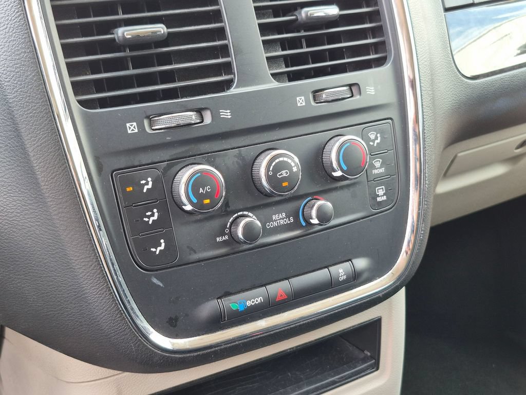 Used 2019 Dodge Grand Caravan SE FWD image 17