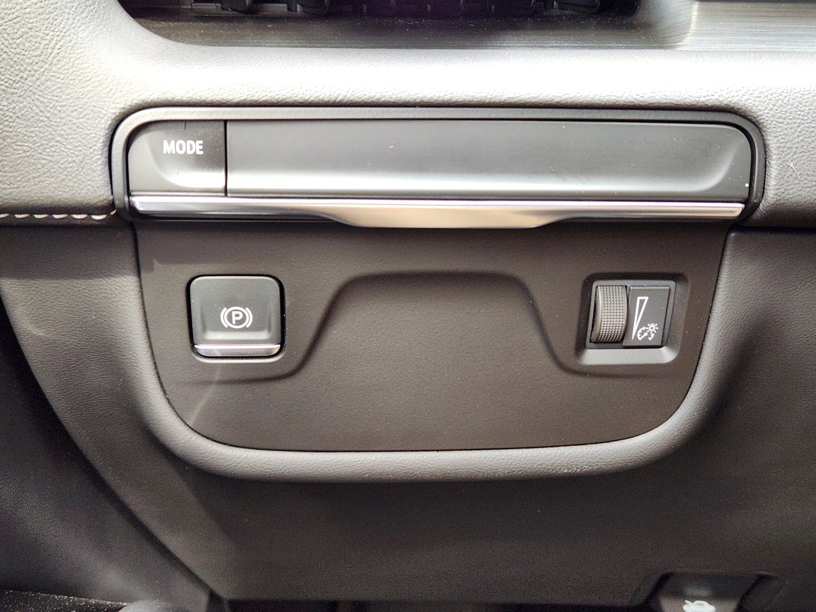 Certified 2024 Cadillac Escalade ESV Luxury RWD image 20