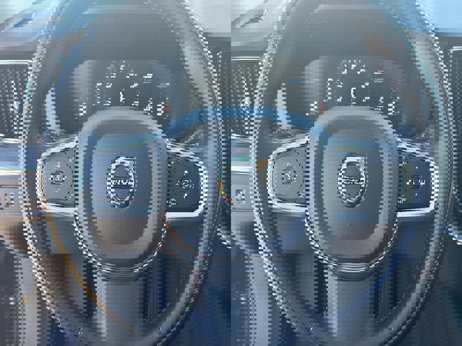 Used 2019 Volvo XC60 T5 Momentum w/ Premium Package image 26