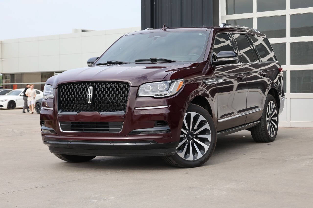 Used 2023 Lincoln Navigator Reserve AWD/4WD image 3