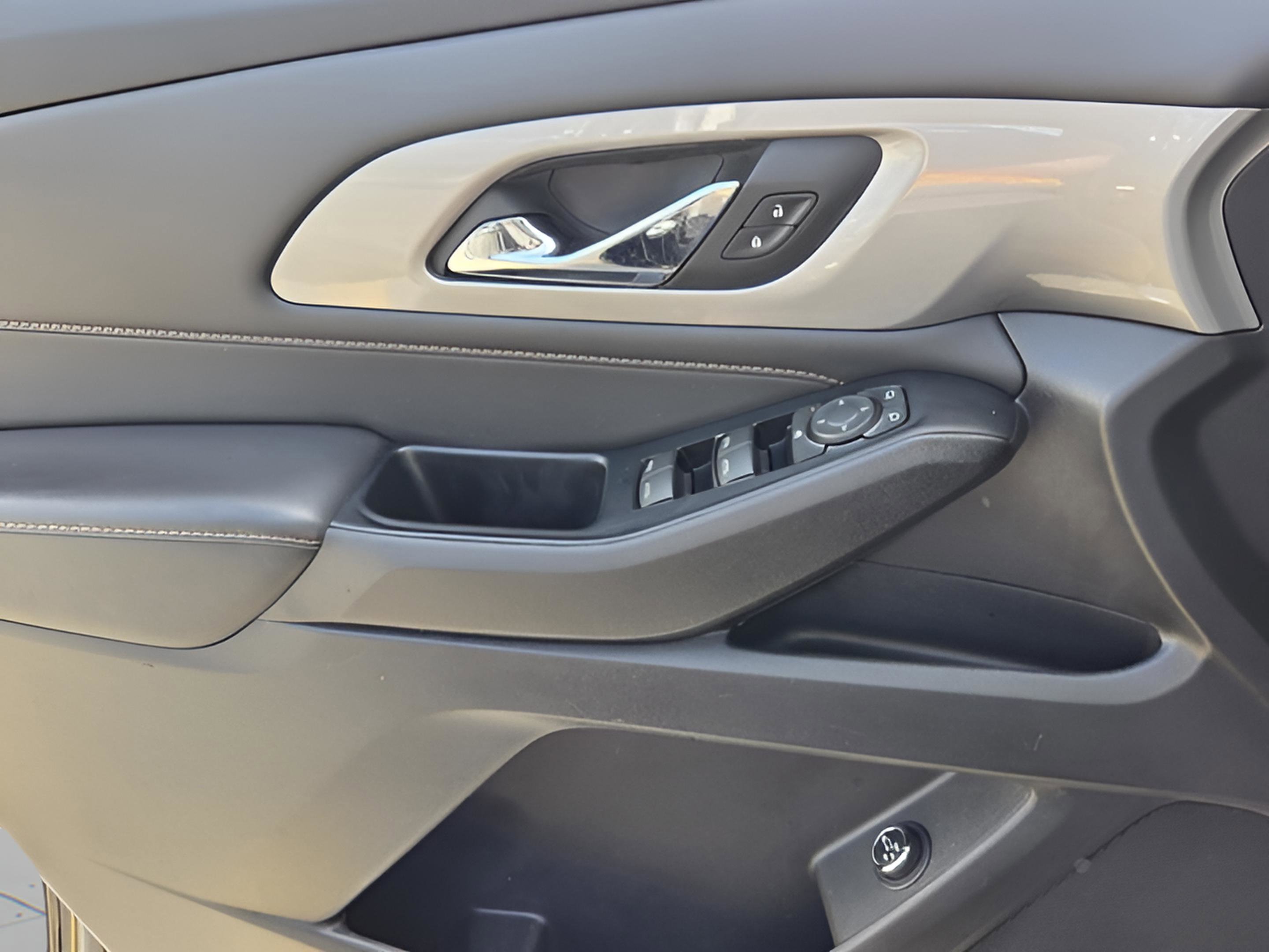 Used 2018 Chevrolet Traverse LT FWD image 26