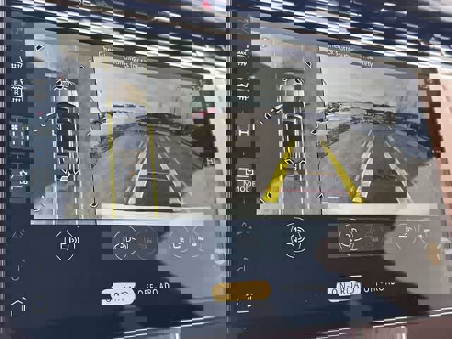 Used 2025 Land Rover Range Rover SE image 15