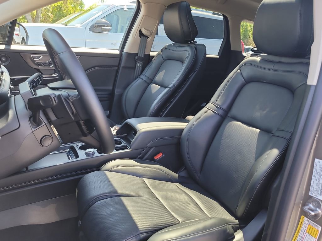 Used 2025 Lincoln Corsair Reserve w/ Equipment Group 202A image 17