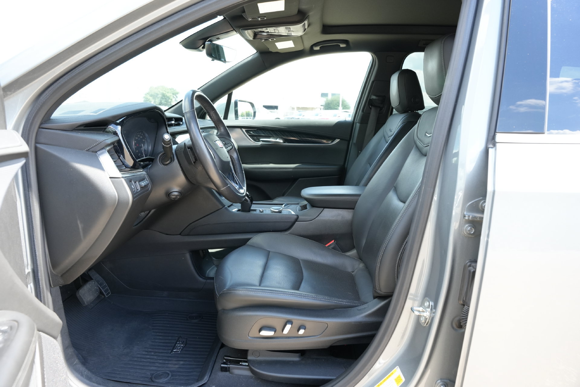 Certified 2024 Cadillac XT6 Premium Luxury w/ Technology Package AWD/4WD image 17