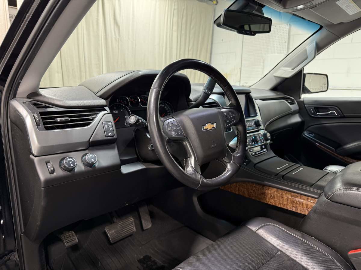 Used 2020 Chevrolet Suburban Premier image 11