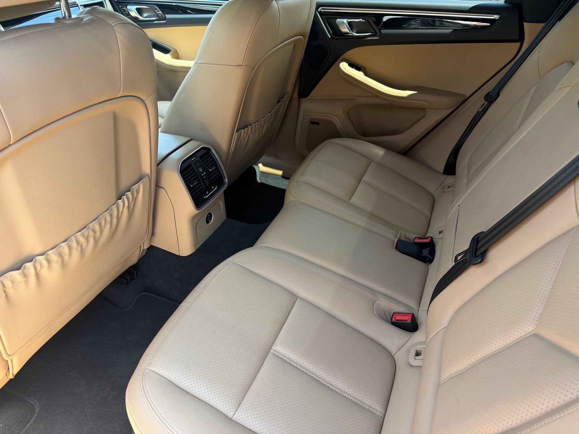 Certified 2017 Porsche Macan AWD/4WD image 30