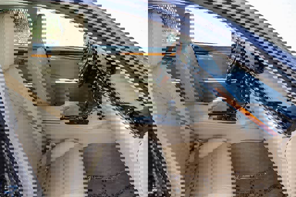 Used 2014 Lexus ES 300h w/ Premium Package w/Bamboo Trim image 16