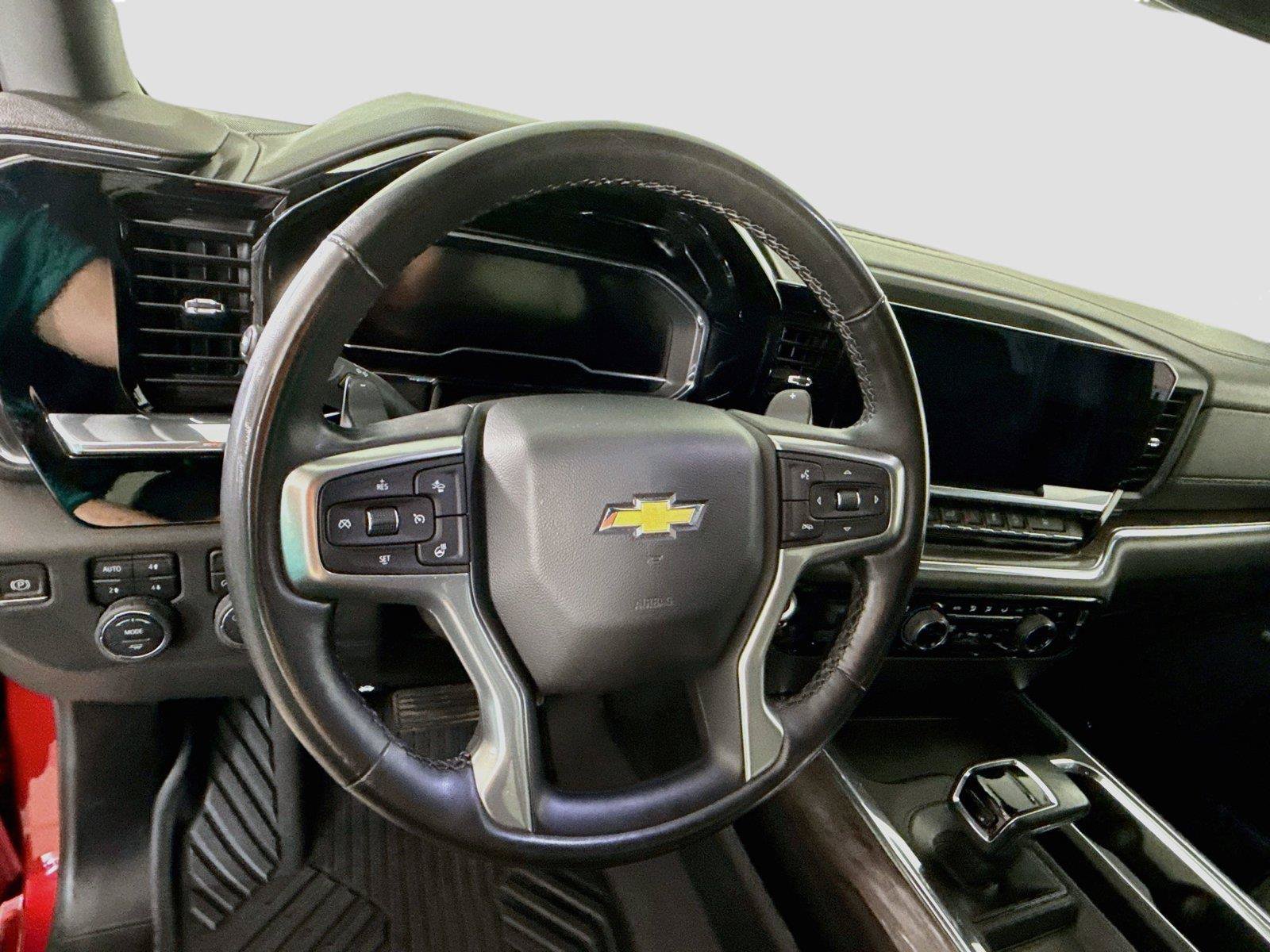 Used 2024 Chevrolet Silverado 1500 LTZ AWD/4WD image 5