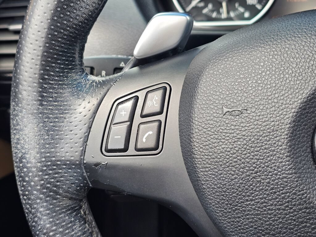 Used 2008 BMW 135i Convertible RWD image 21