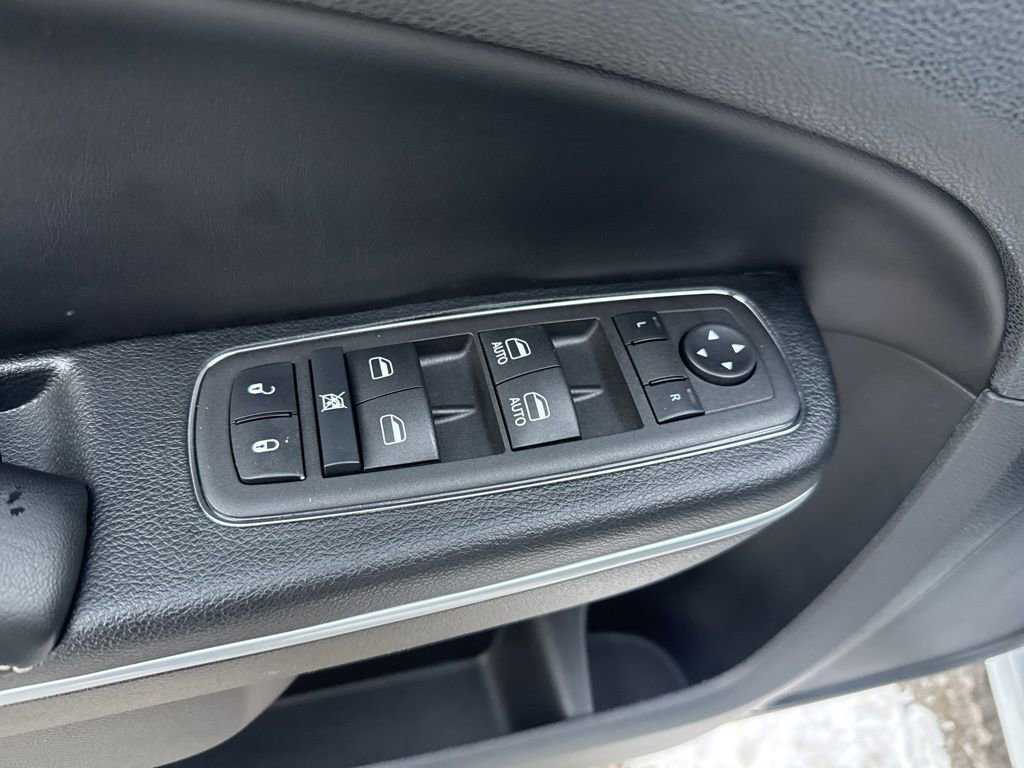 Used 2022 Chrysler 300 S w/ Safetytec Plus Group image 16