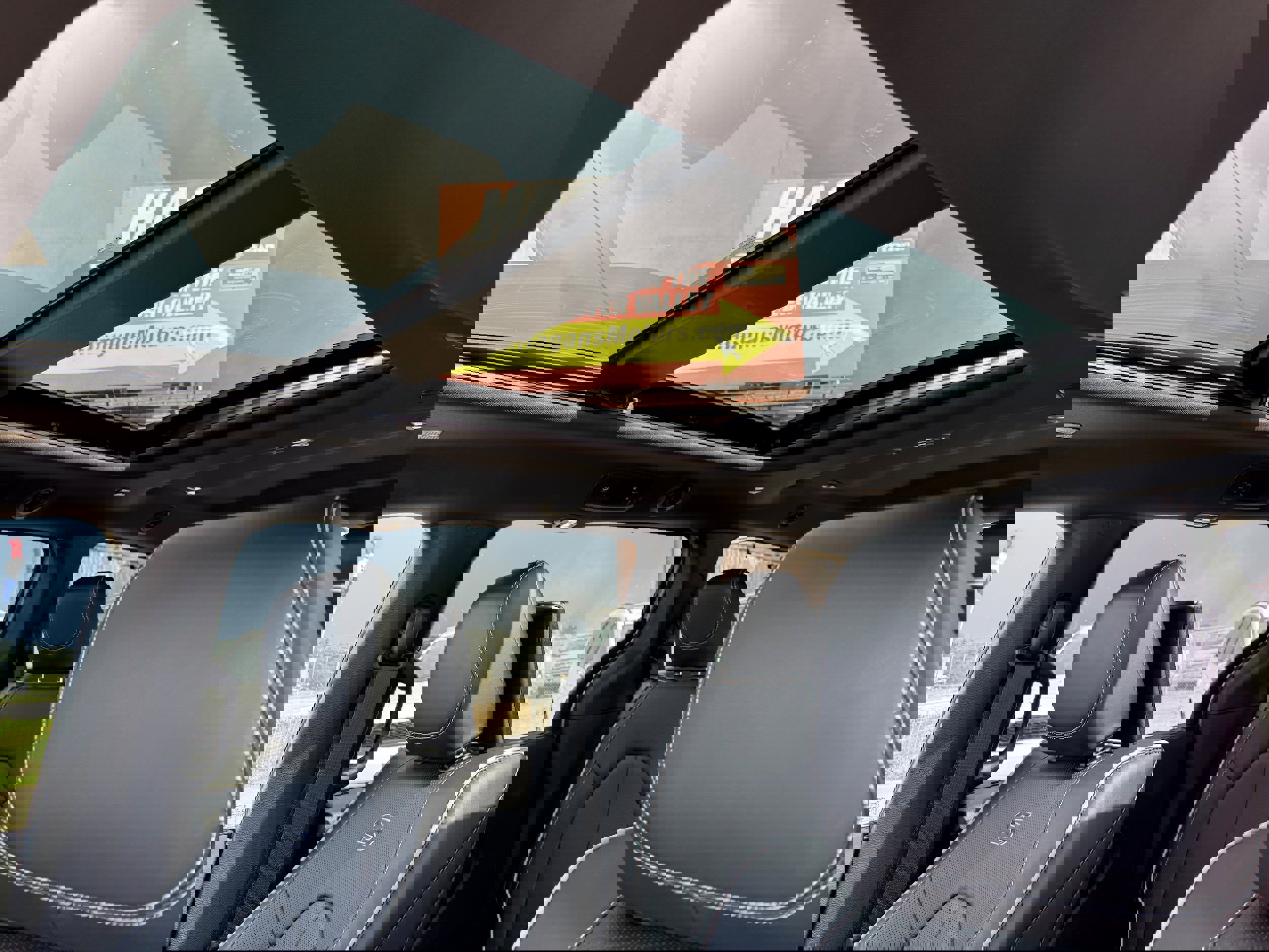 New 2026 Chrysler Pacifica Limited w/ Uconnect Theater Family Group image 10