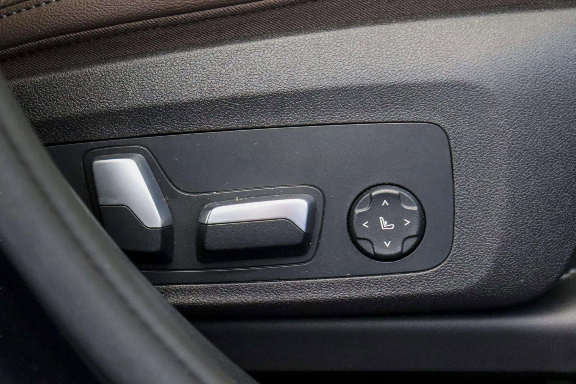 Used 2020 BMW X4 xDrive30i w/ Executive Package image 39