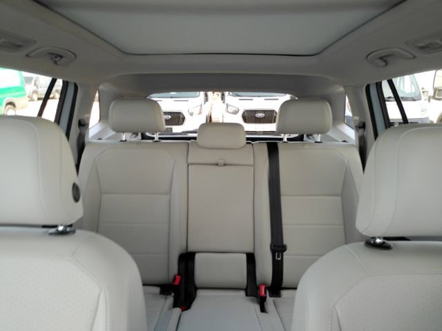 Used 2018 Volkswagen Tiguan SEL image 32