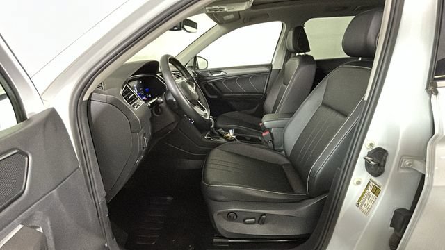 Used 2022 Volkswagen Tiguan SE AWD/4WD image 11