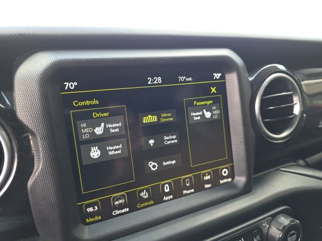 Used 2020 Jeep Wrangler Unlimited Sahara image 22