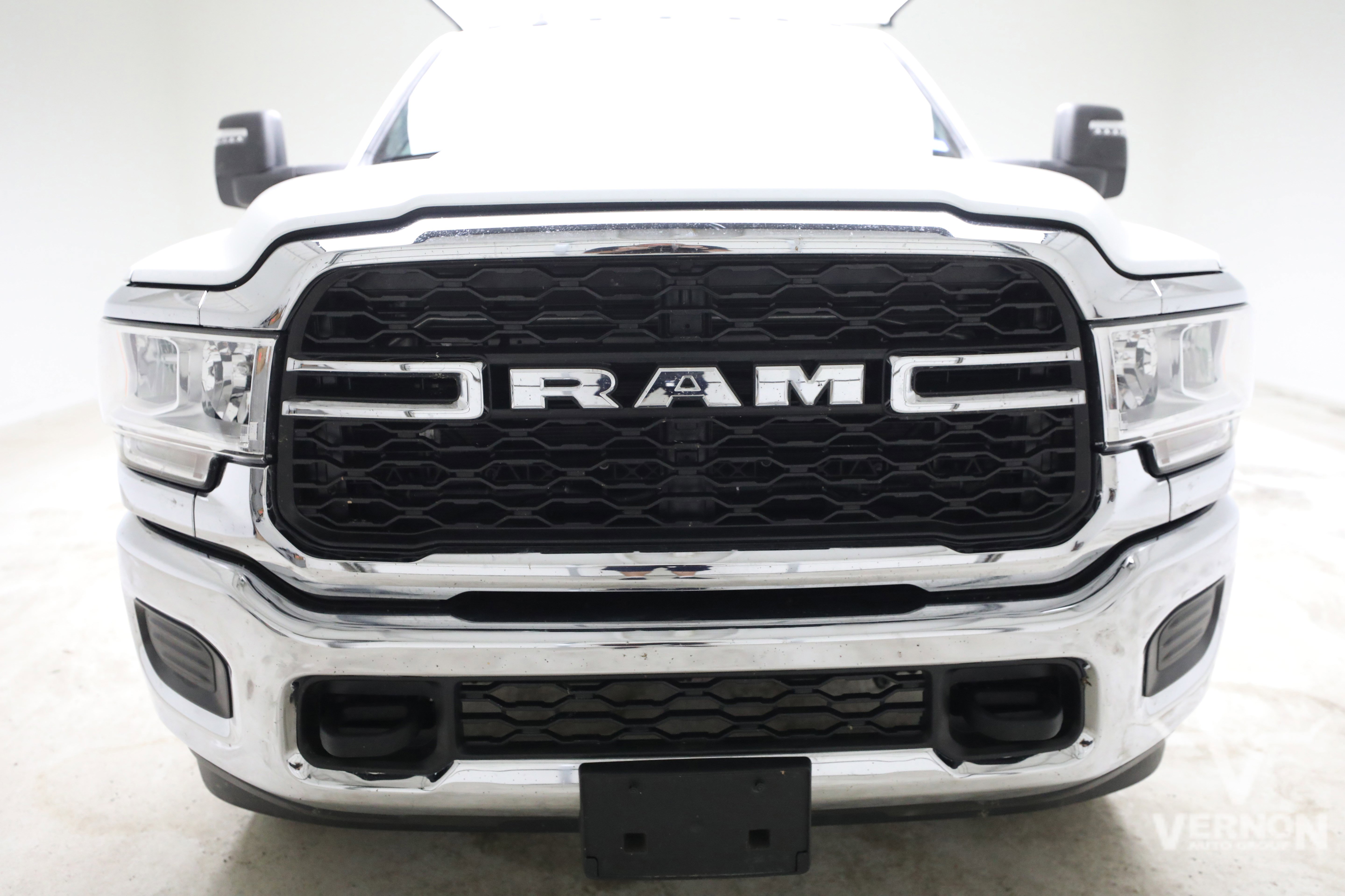 Used 2024 RAM 2500 Tradesman w/ Chrome Appearance Group AWD/4WD image 8