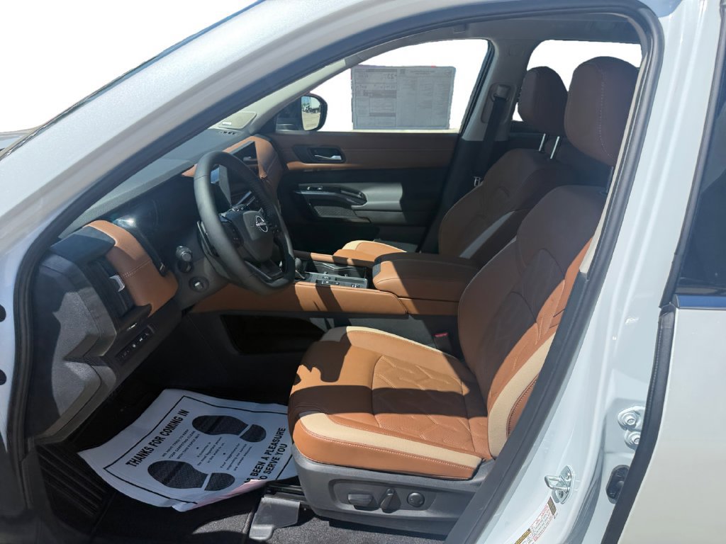New 2026 Nissan Pathfinder Platinum FWD image 10