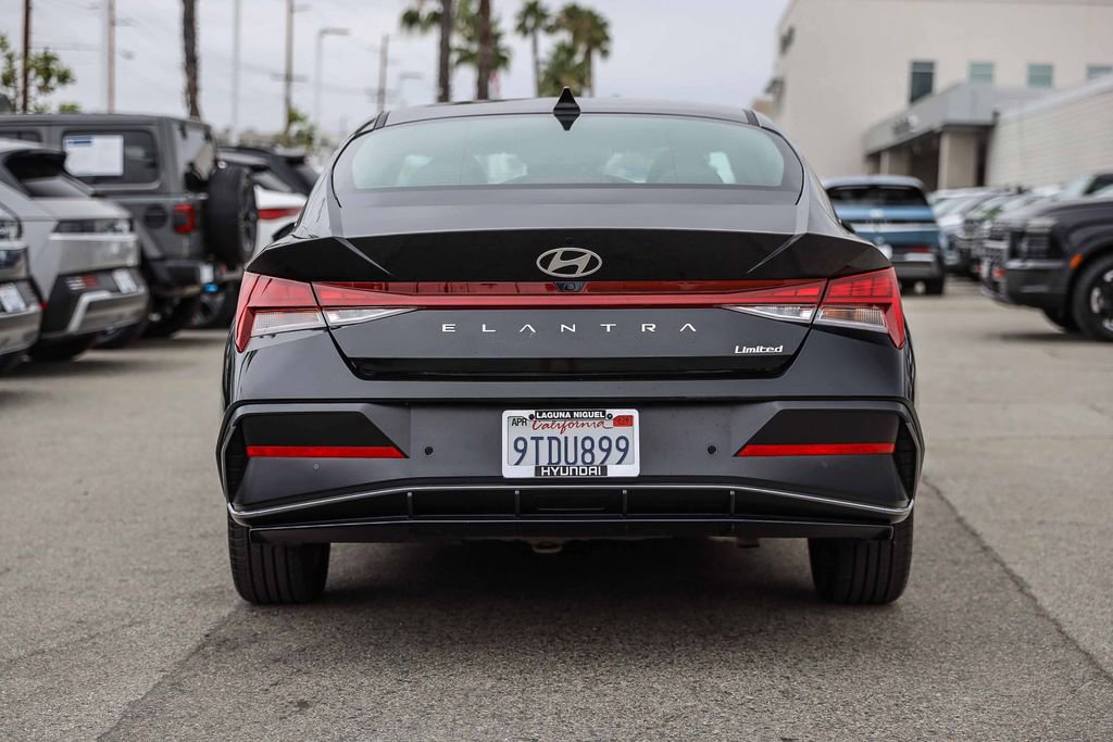 Certified 2024 Hyundai Elantra Limited FWD image 5