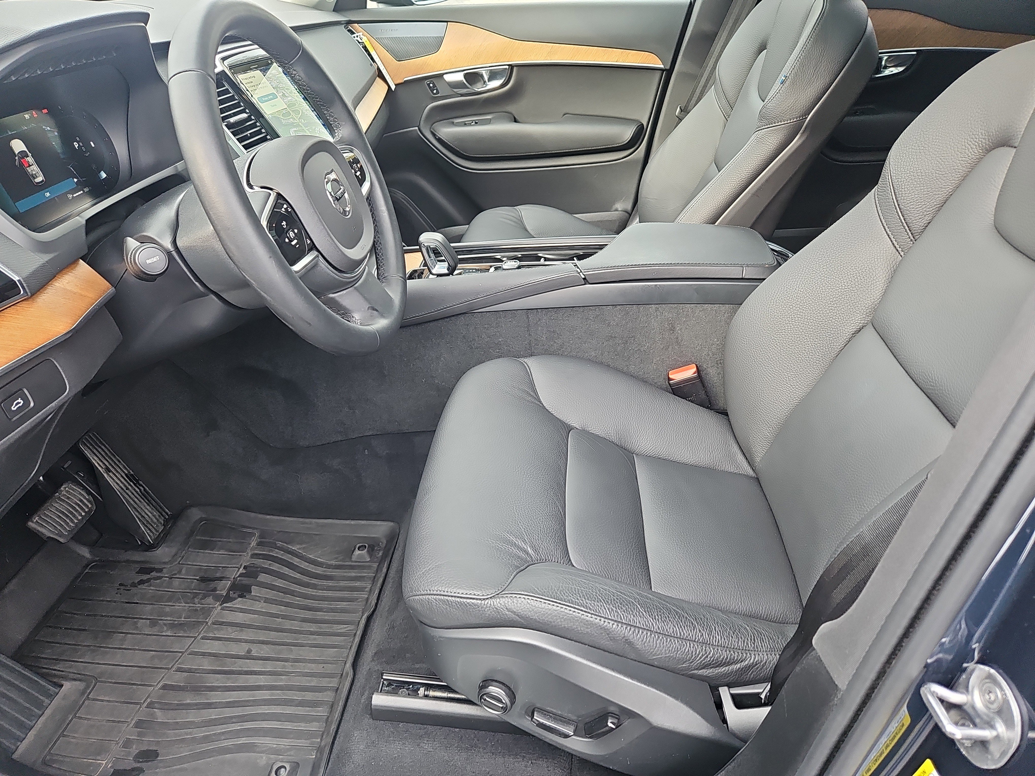 Used 2025 Volvo XC90 B6 Plus w/ Protection Package Premier image 32