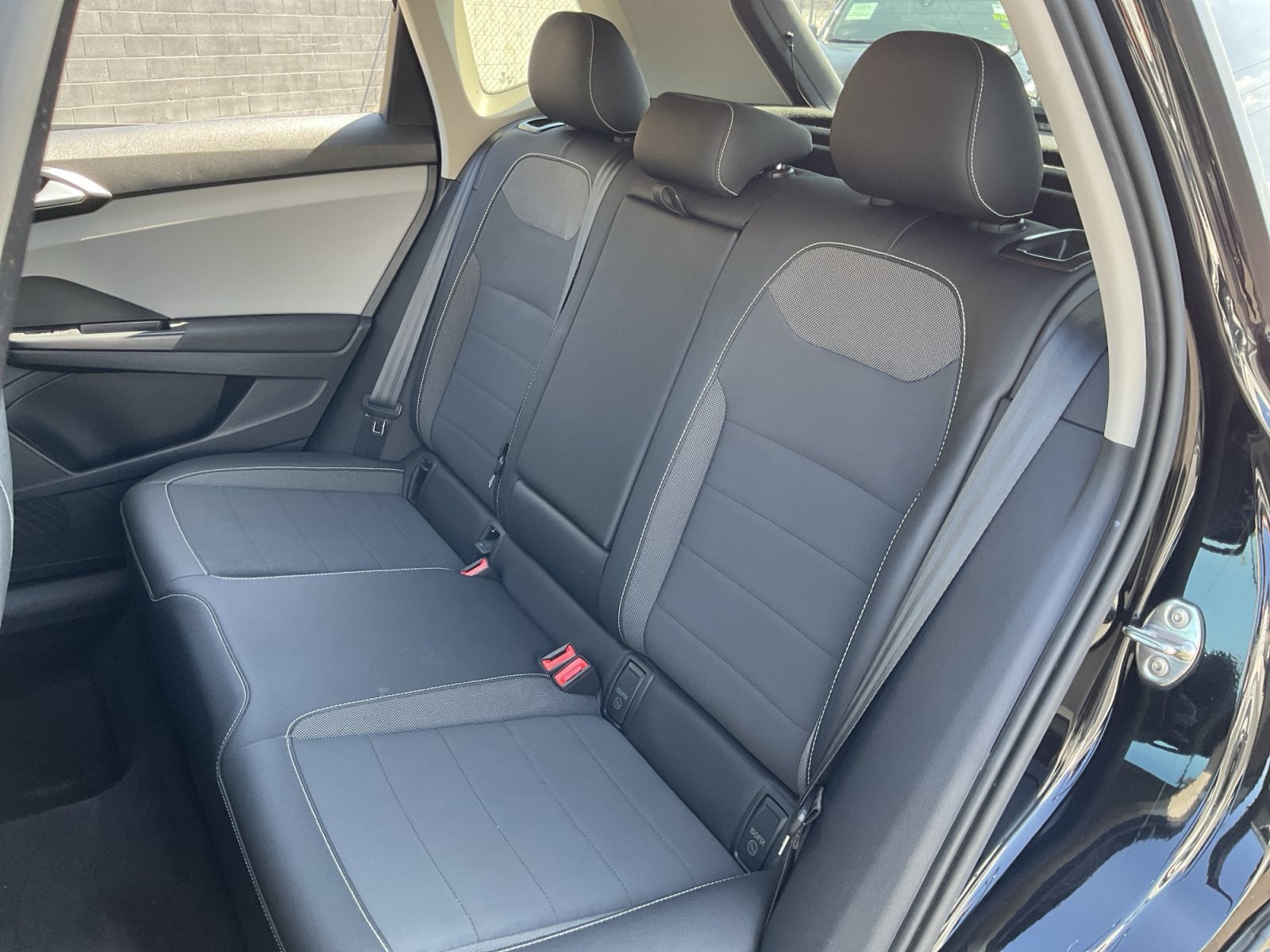Used 2022 Volkswagen Taos SE FWD image 19