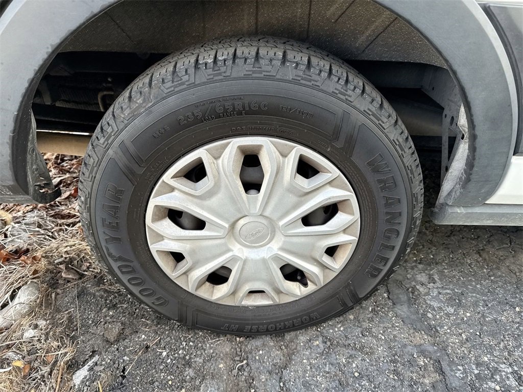 Used 2023 Ford Transit 350 XLT image 5