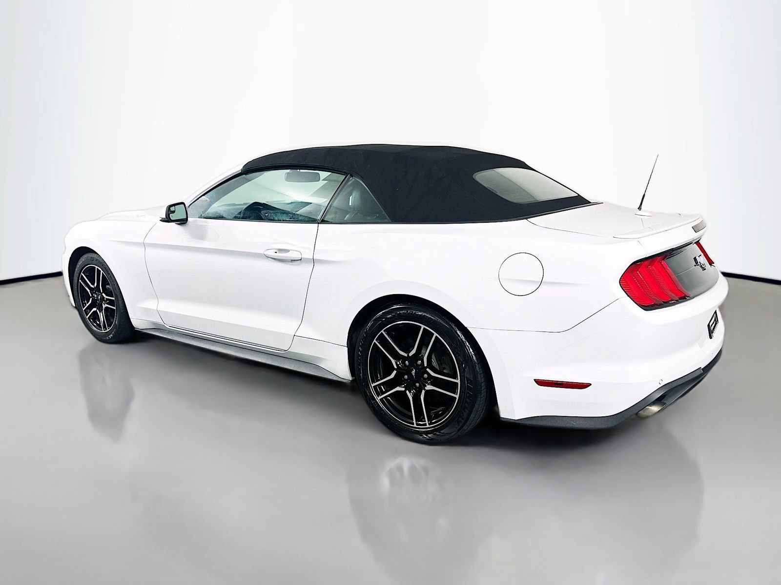 Used 2018 Ford Mustang Premium RWD image 5