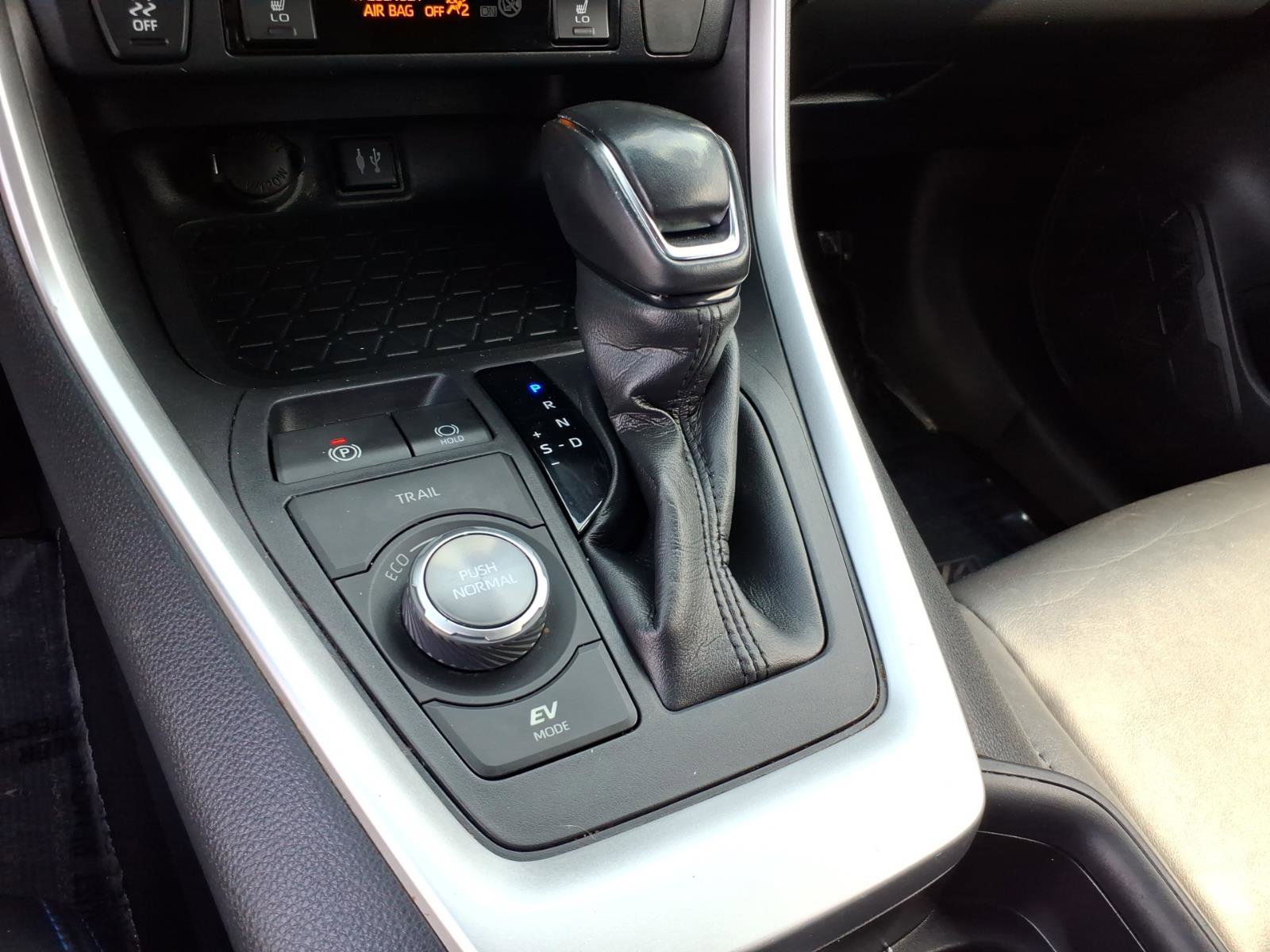 Used 2019 Toyota RAV4 XSE w/ XSE Weather Package AWD/4WD image 22