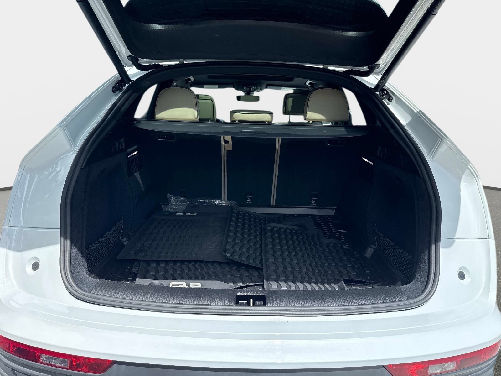 Certified 2023 Audi Q5 2.0T Premium Plus w/ Premium Plus Package AWD/4WD image 9