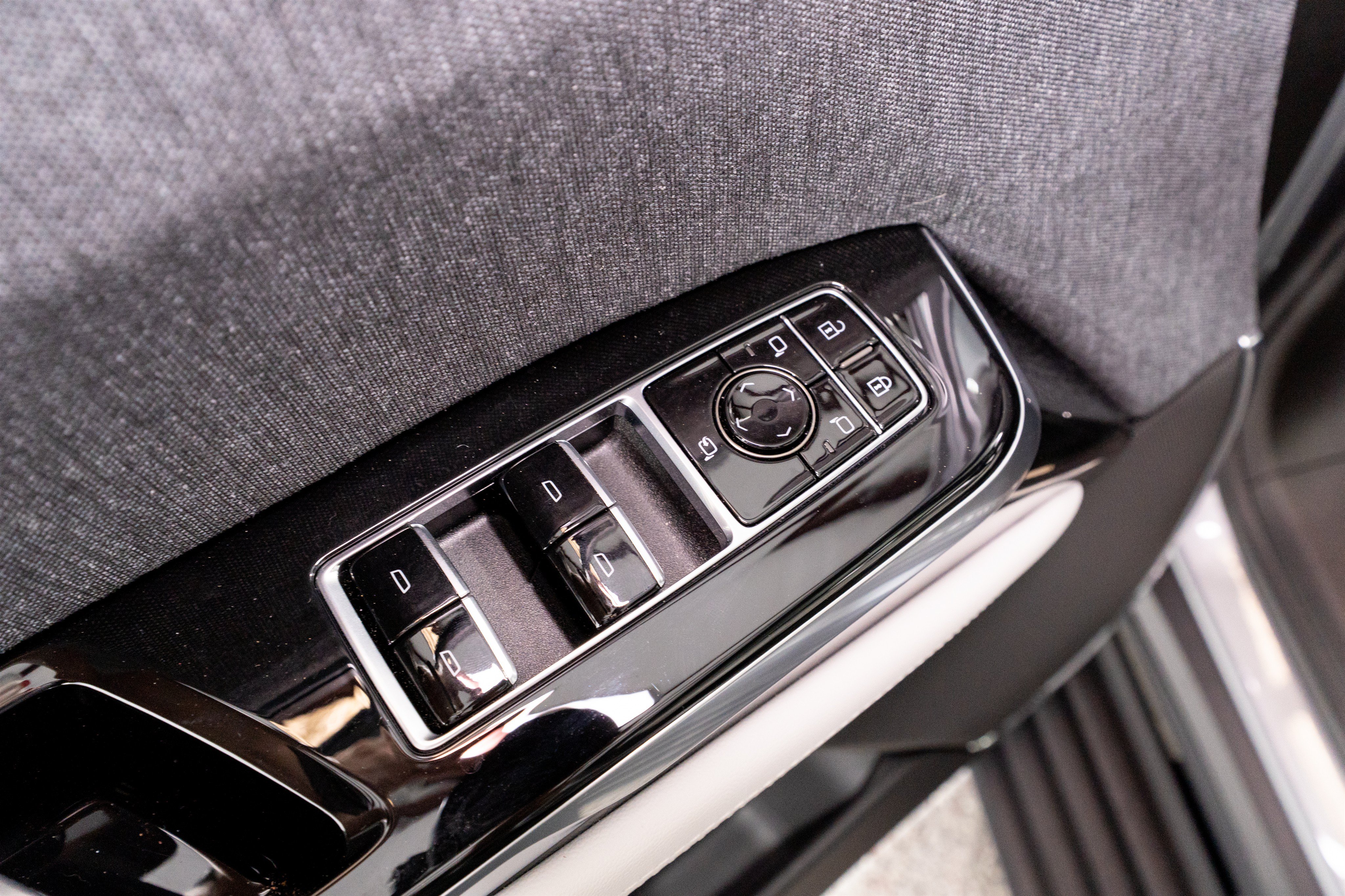 Used 2026 Cadillac Escalade ESV Platinum Sport w/ LPO, ONYX Package AWD/4WD image 16