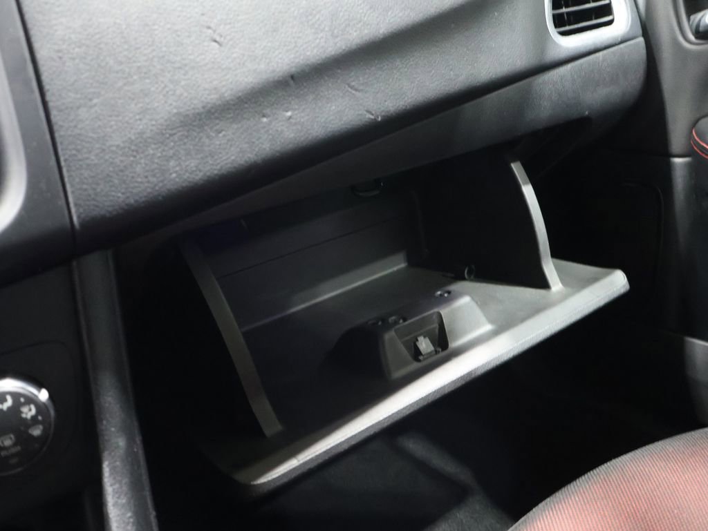 Used 2011 Dodge Avenger Heat image 27