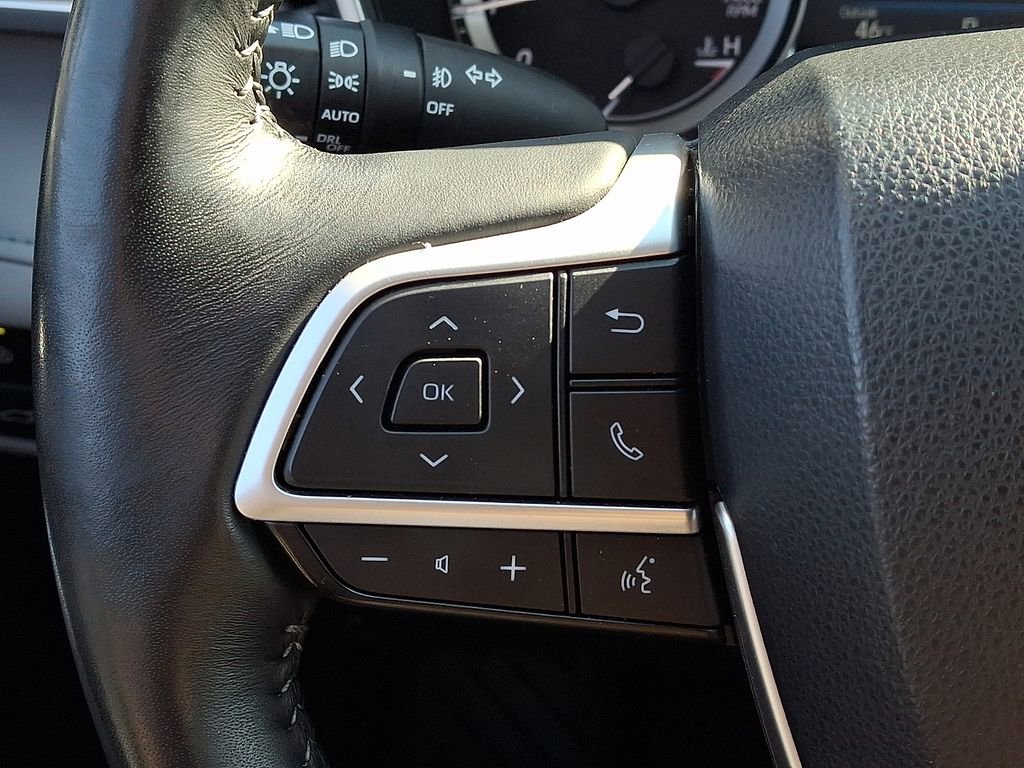 Used 2023 Toyota Highlander XLE FWD image 23