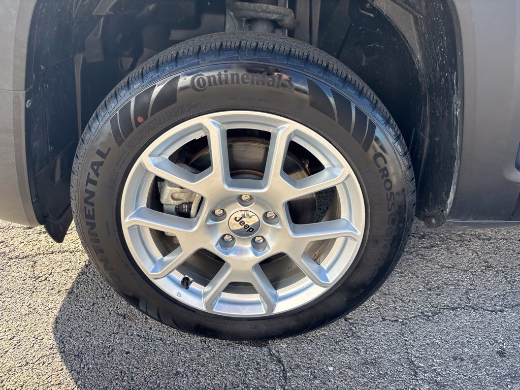 Used 2023 Jeep Renegade Latitude AWD/4WD image 11