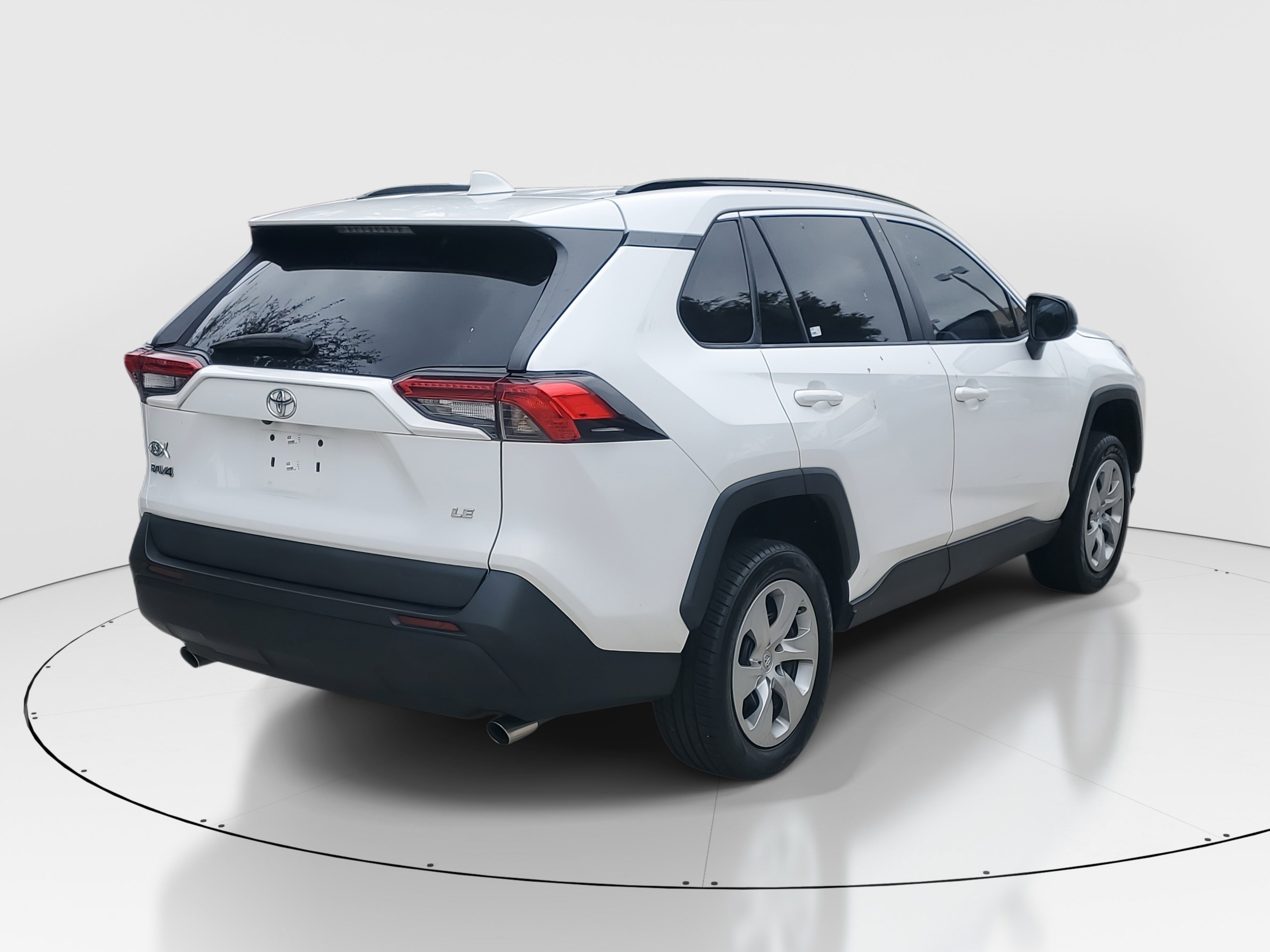 Used 2021 Toyota RAV4 LE image 7