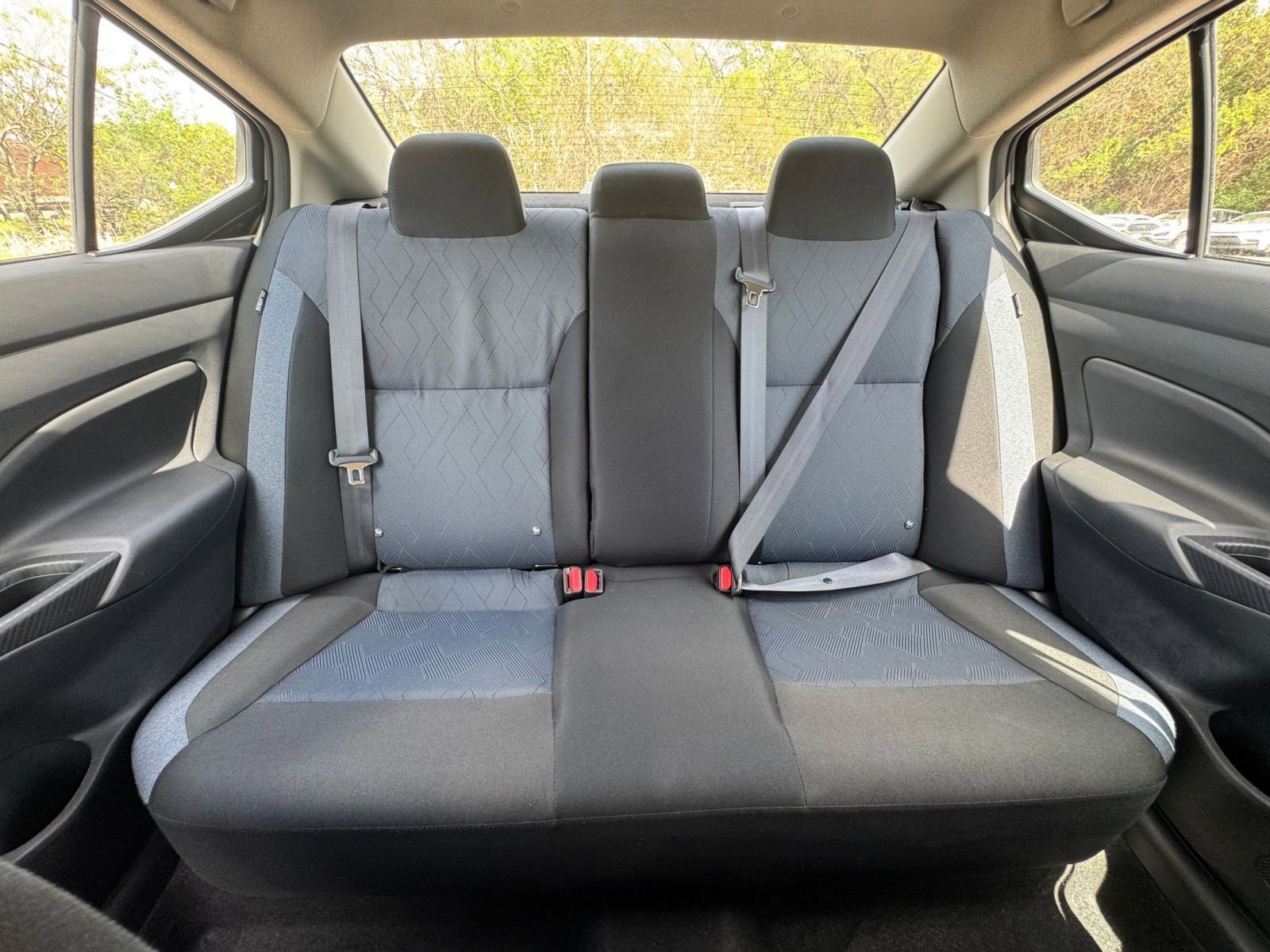 Used 2025 Nissan Versa SV image 34
