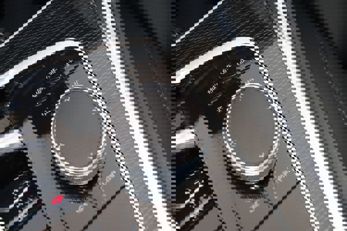 Used 2024 BMW X6 xDrive40i w/ Premium Package image 23