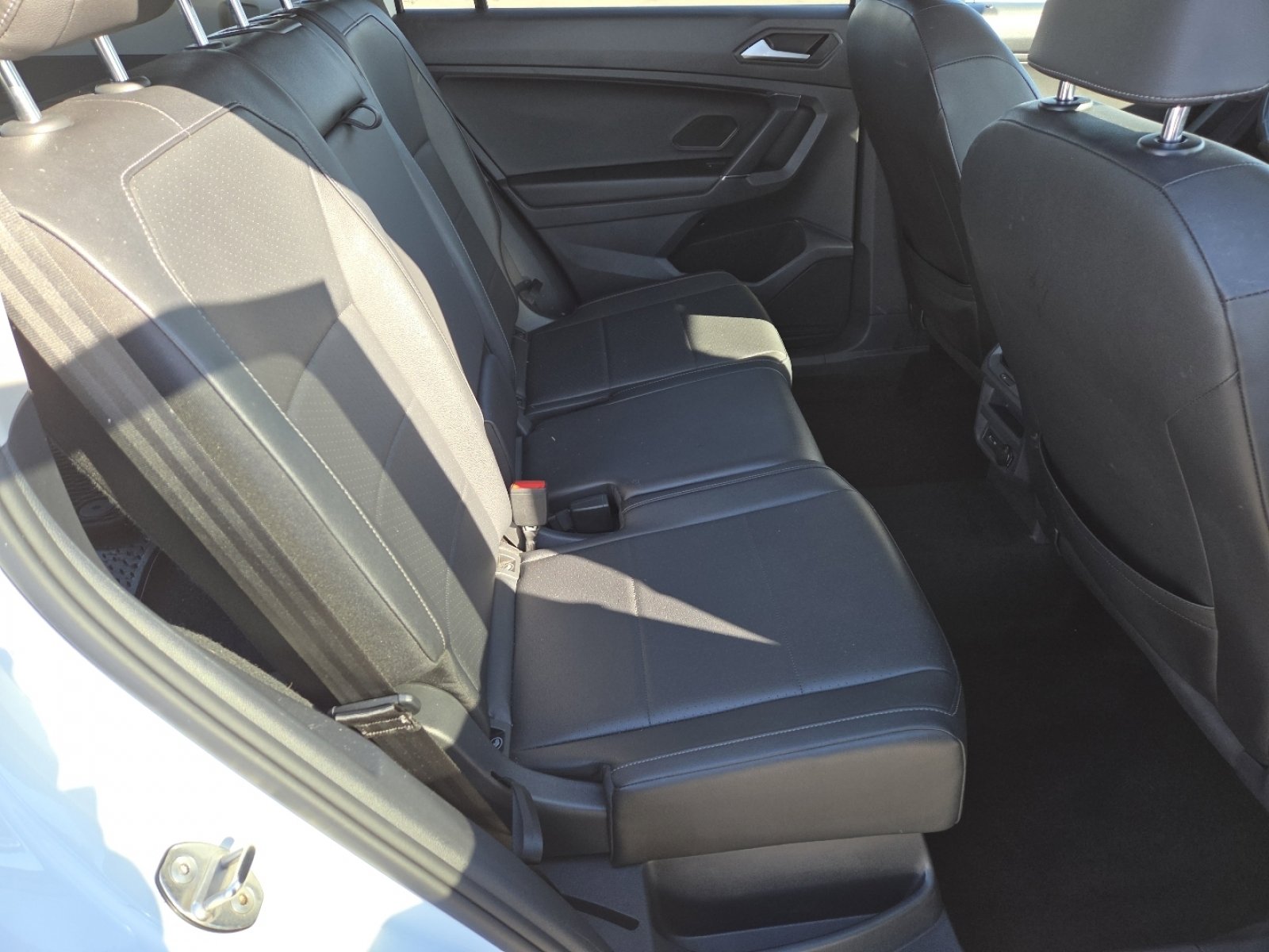 Used 2020 Volkswagen Tiguan SE image 18