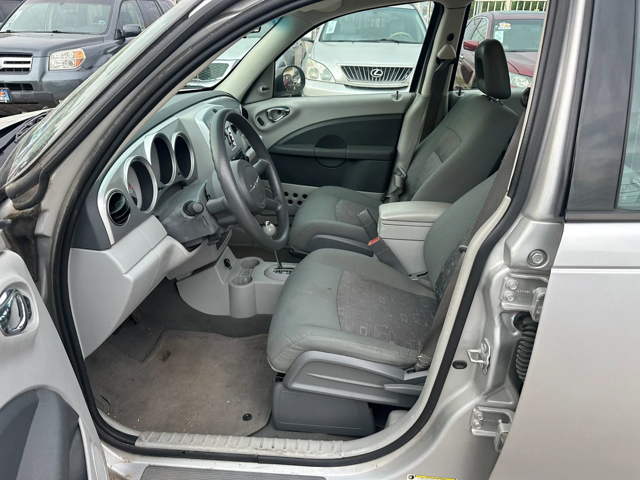 Used 2008 Chrysler PT Cruiser FWD image 3