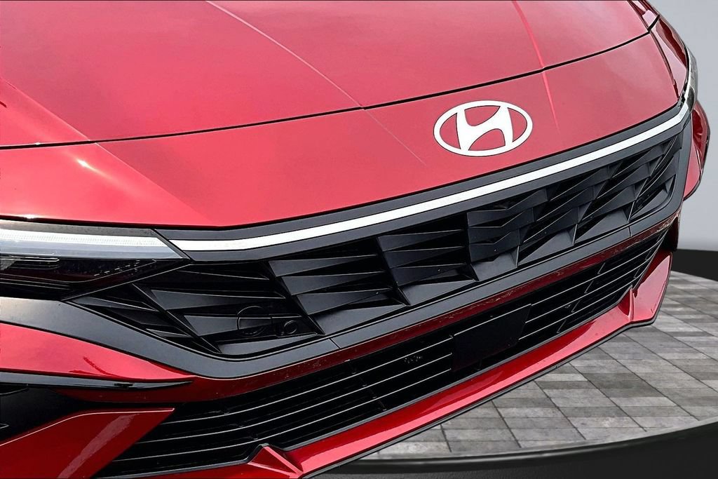 Used 2025 Hyundai Elantra SEL FWD image 26