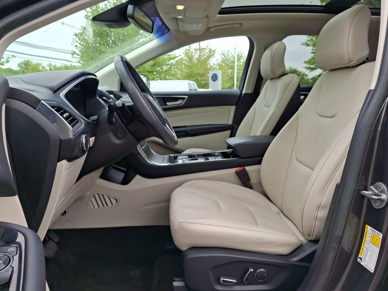 Used 2019 Ford Edge Titanium w/ Cold Weather Package AWD/4WD image 14